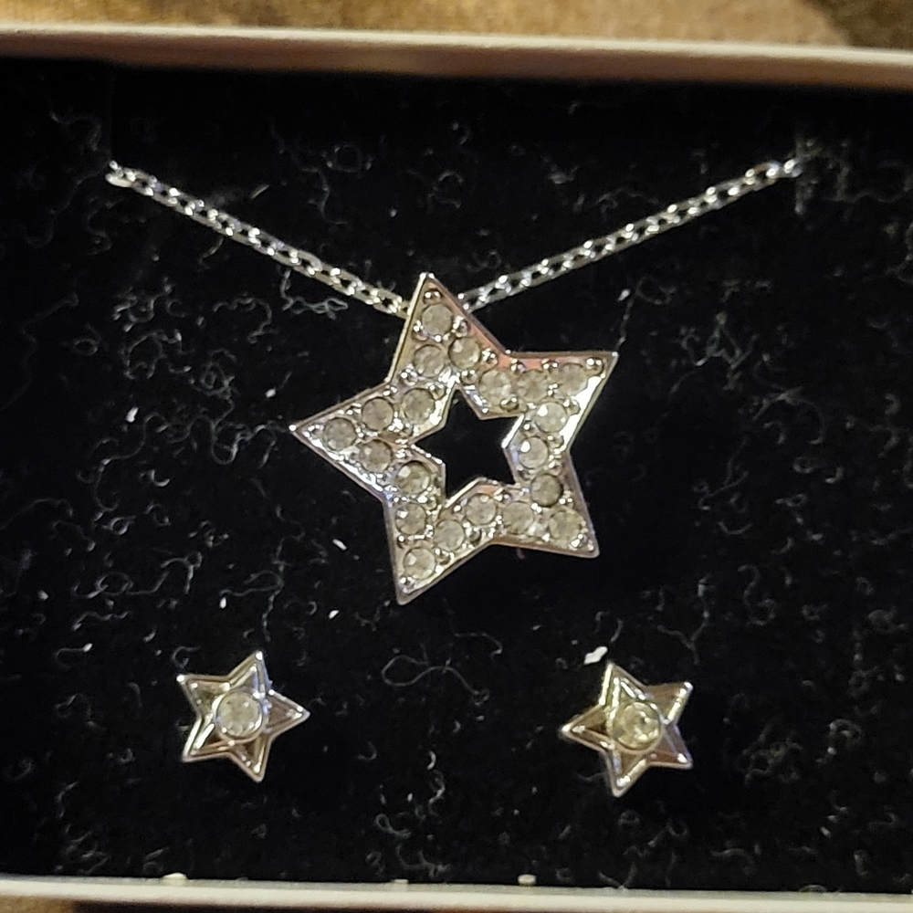 Avon New in box Vintage star sparkle gift set 16" 1987 Necklace & Earrings